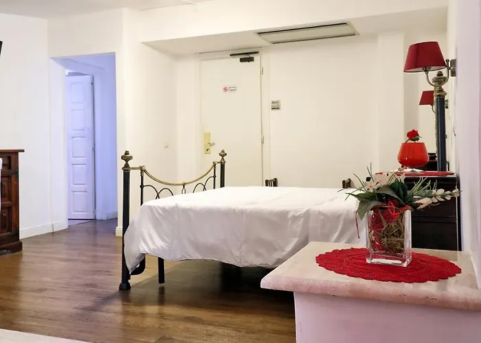 فندق Al Castello بوميتْسْيا